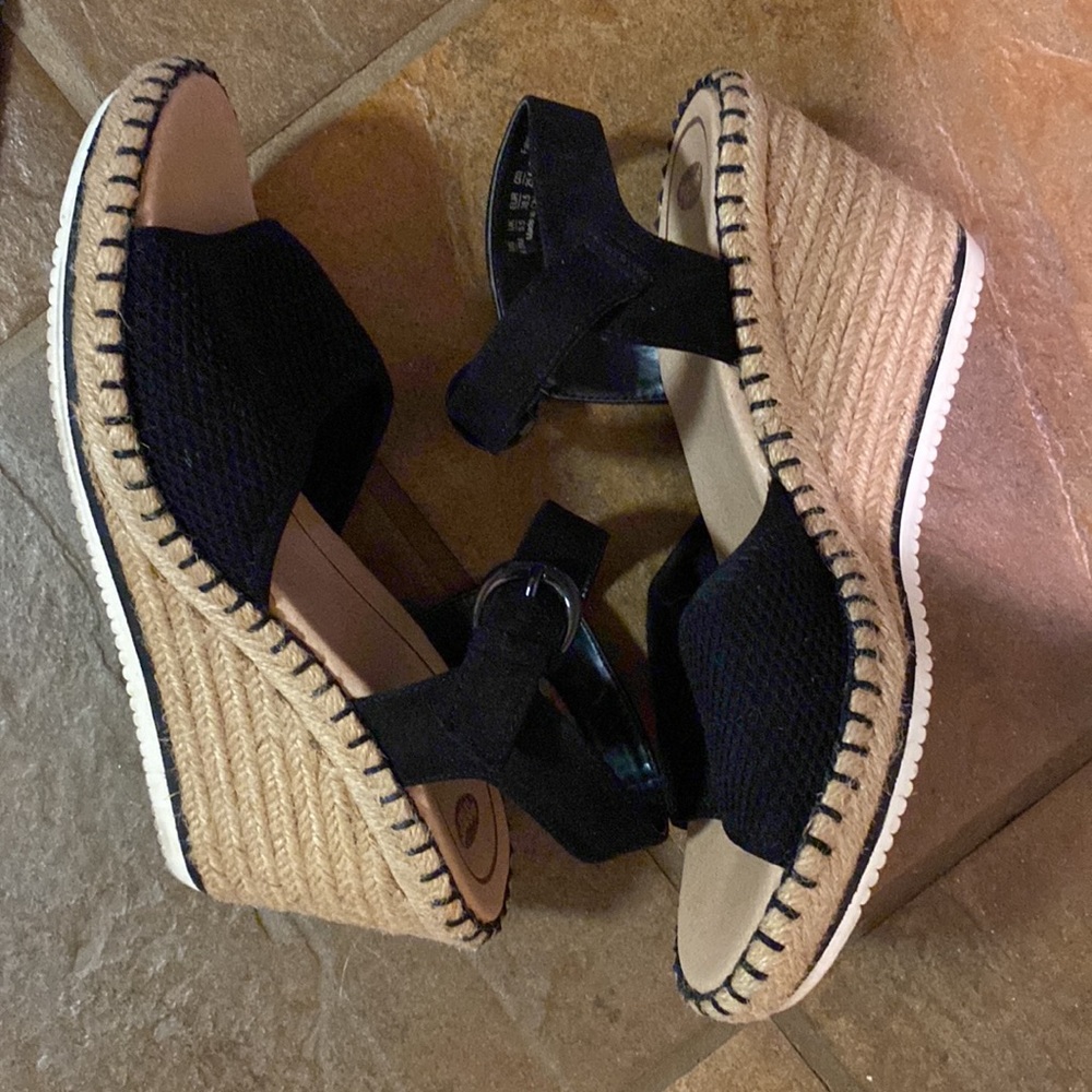 Black Espadrille heel sandals size 8.5 like new condition